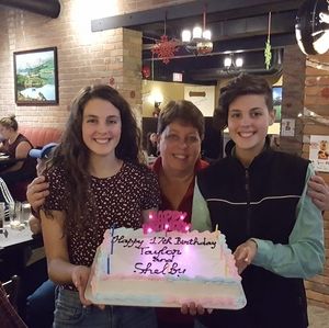 Meet your Posher, Suzanne